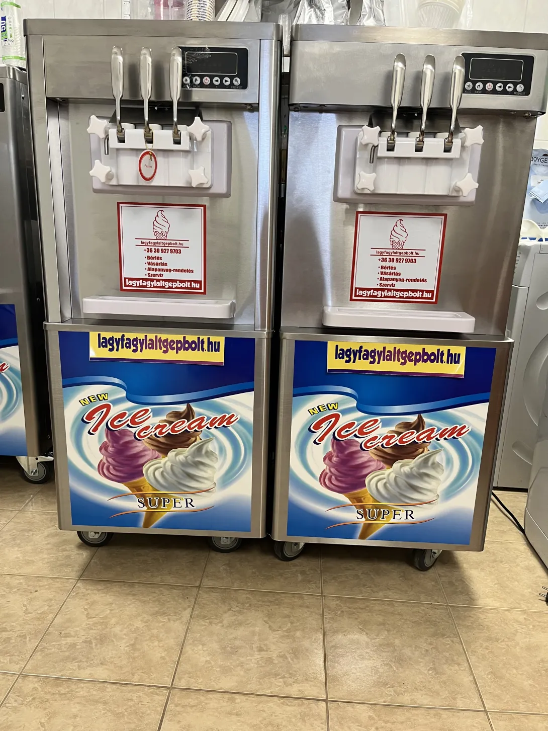 Kettő darab inox lágyfagylaltgép lágyfagylaltos színes matricával